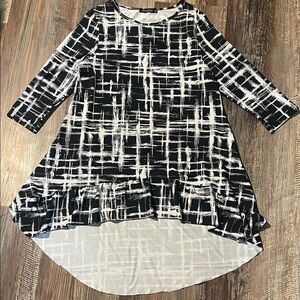 Black and White Women's Tunic Top